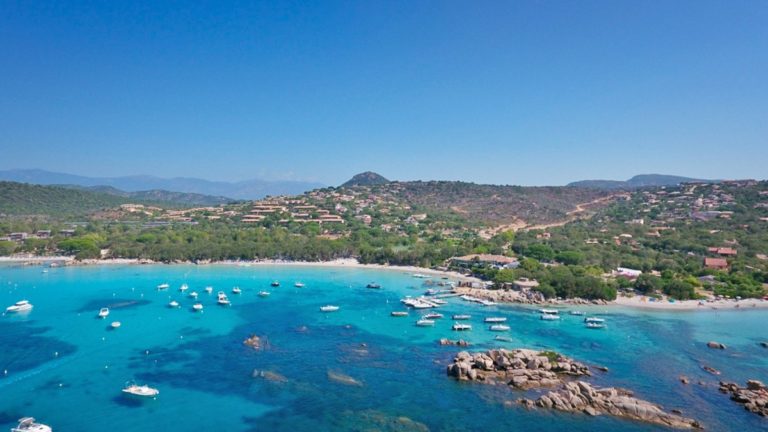 La résidence vue de la mer